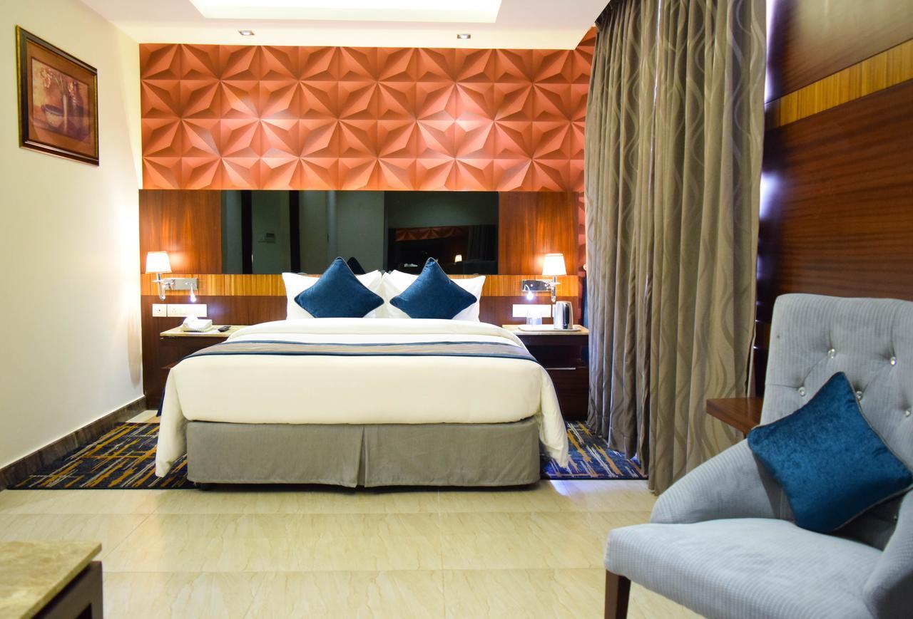อาร์จี รอยัล โฮเต็ล แอนด์ คอนเวนชั่น เซ็นเตอร์ Hotel บังกาลอร์ ภายนอก รูปภาพ