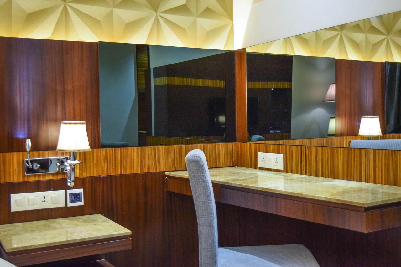 อาร์จี รอยัล โฮเต็ล แอนด์ คอนเวนชั่น เซ็นเตอร์ Hotel บังกาลอร์ ภายนอก รูปภาพ