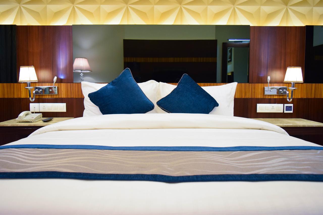 อาร์จี รอยัล โฮเต็ล แอนด์ คอนเวนชั่น เซ็นเตอร์ Hotel บังกาลอร์ ภายนอก รูปภาพ