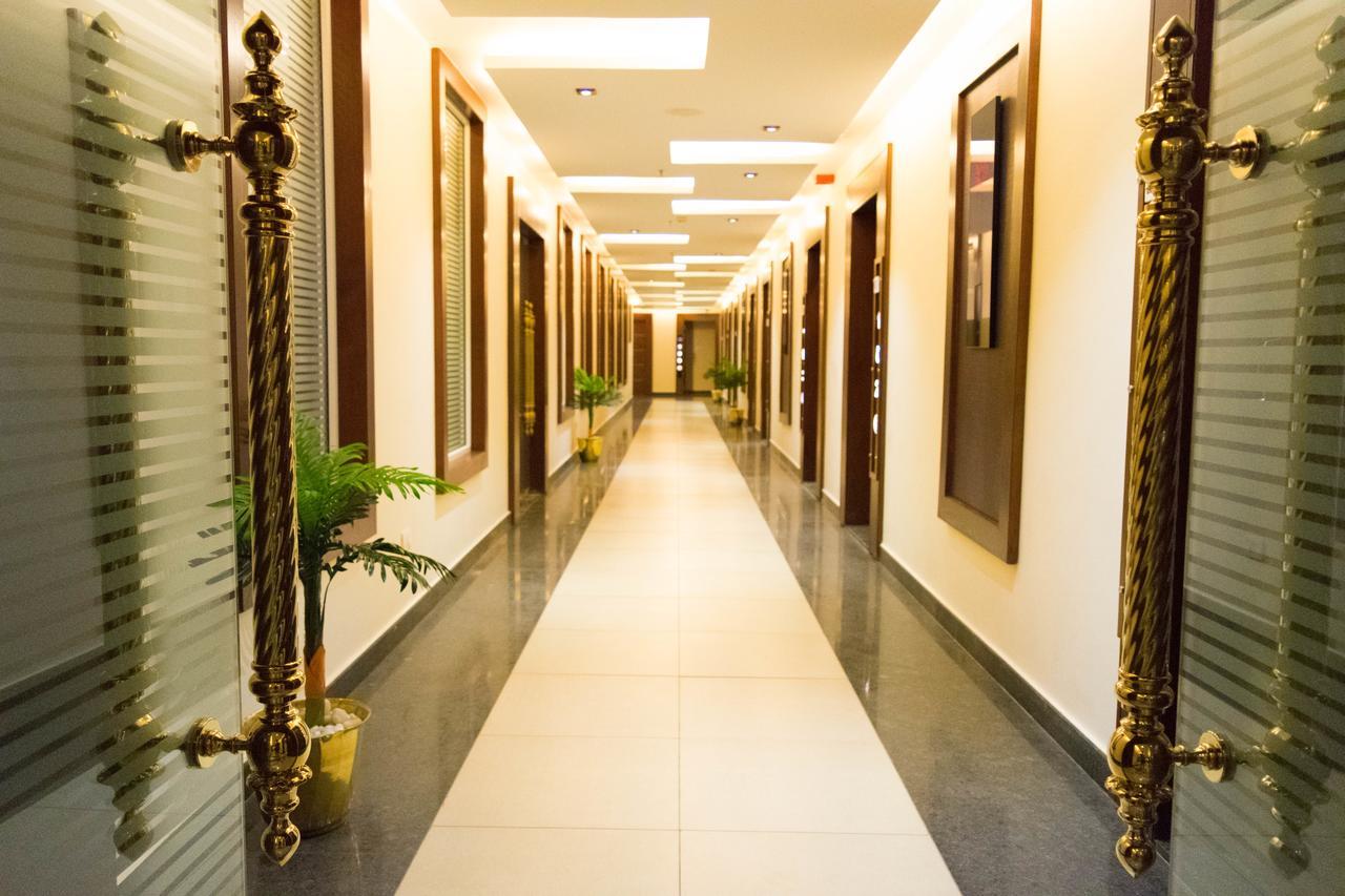 อาร์จี รอยัล โฮเต็ล แอนด์ คอนเวนชั่น เซ็นเตอร์ Hotel บังกาลอร์ ภายนอก รูปภาพ