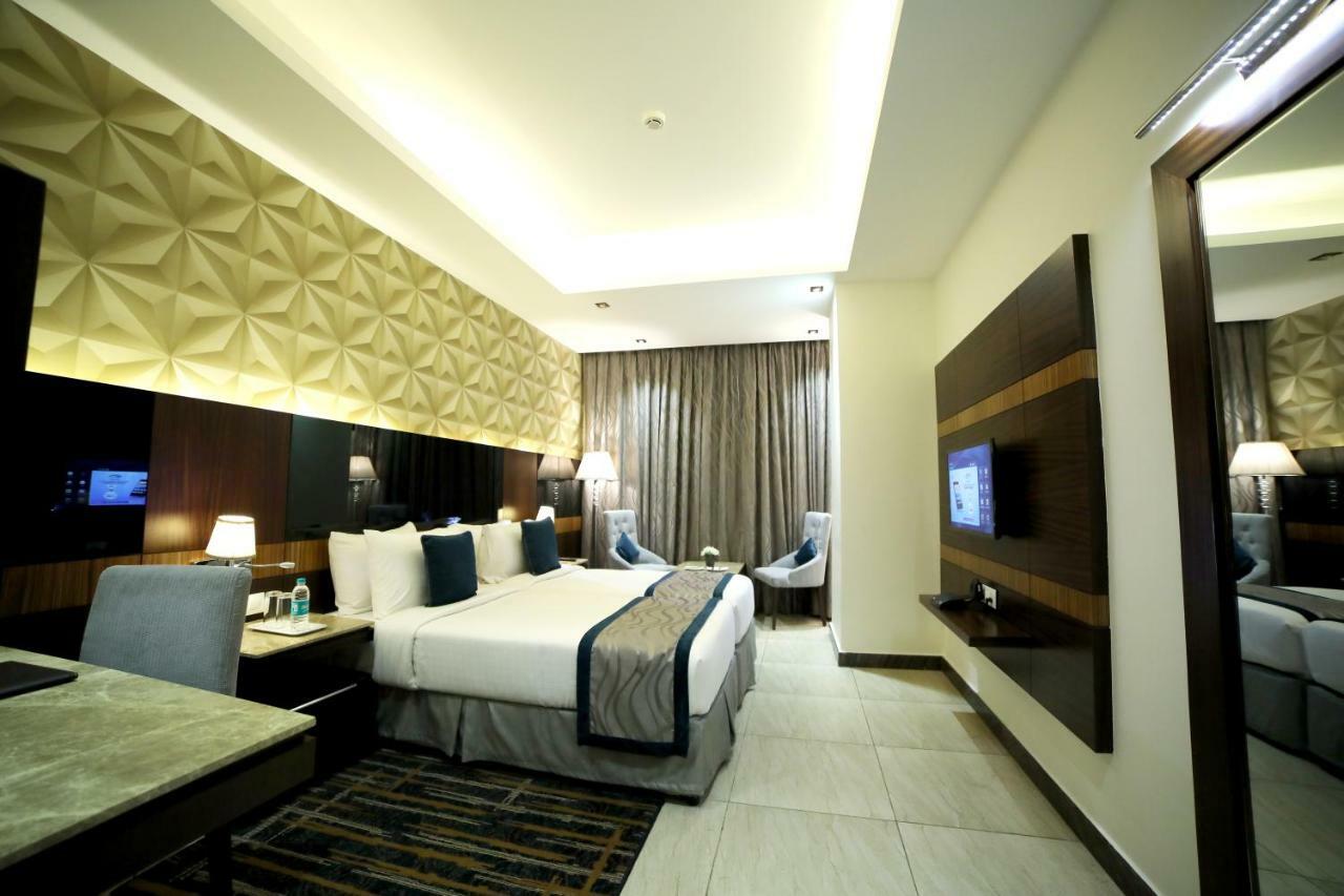 อาร์จี รอยัล โฮเต็ล แอนด์ คอนเวนชั่น เซ็นเตอร์ Hotel บังกาลอร์ ภายนอก รูปภาพ