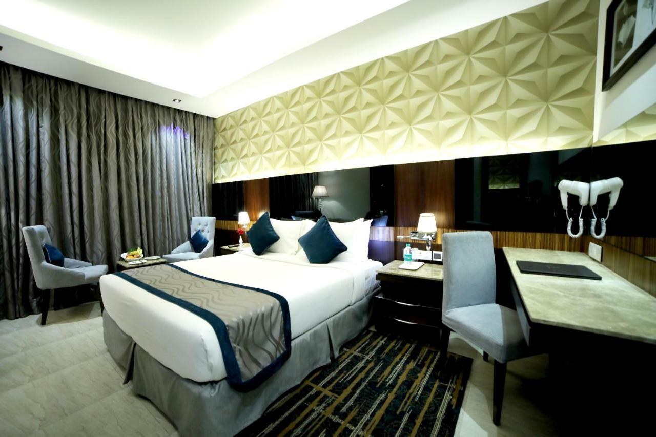 อาร์จี รอยัล โฮเต็ล แอนด์ คอนเวนชั่น เซ็นเตอร์ Hotel บังกาลอร์ ภายนอก รูปภาพ